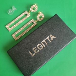 Silver light weight rhinestone earrings